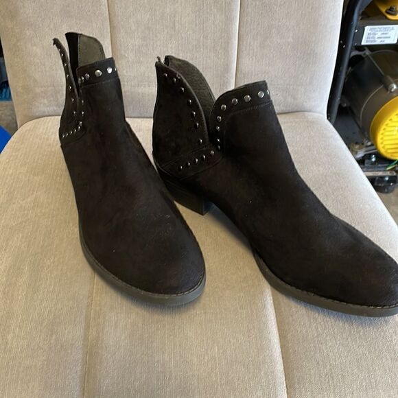Size 11 Booties Black Carlos by Santana silver studs zipper back low heel - Picture 1 of 10